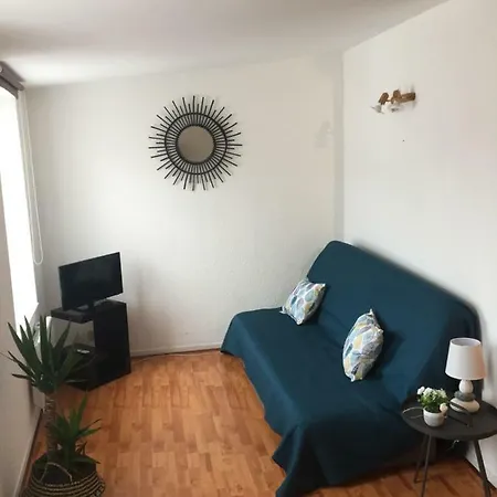 Very Quiet 2-room - Old Port, Town Center *