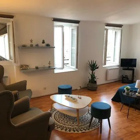 Very Quiet 2-room - Old Port, Town Center *